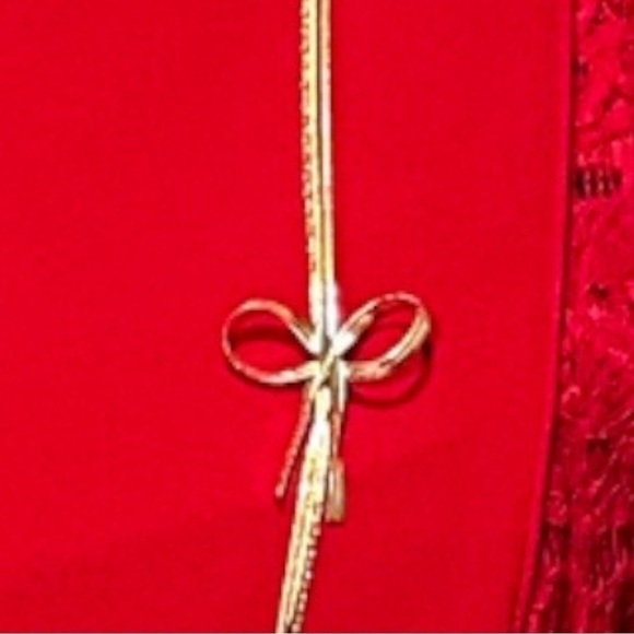 Layered Gold Necklace with Bow - Picture 3 of 3